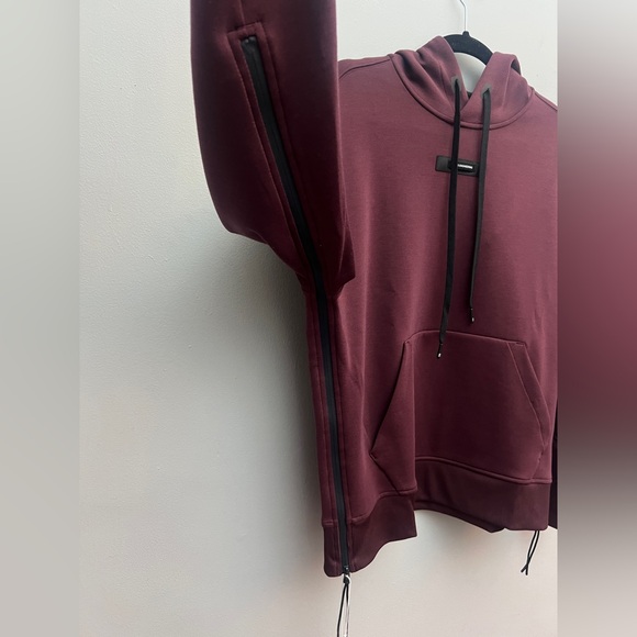 *New* On Running Hoodie in Mulberry, Size XS - Picture 7 of 10